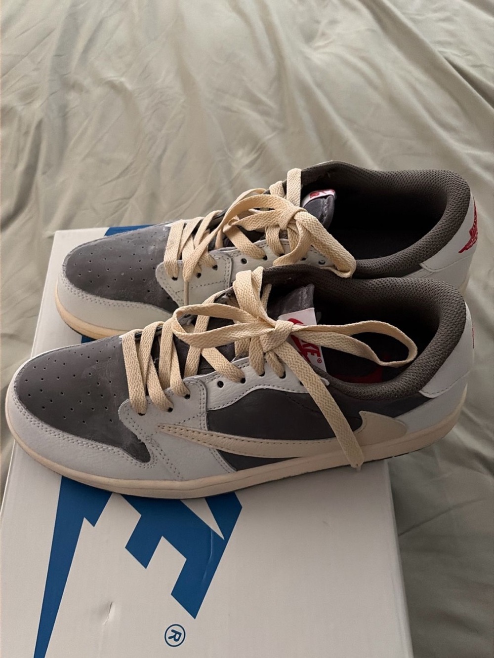 Men’s Low-Top Sneakers - White / Gray / Cream. Travis Scott. Air Jordan one - Picture 3 of 7